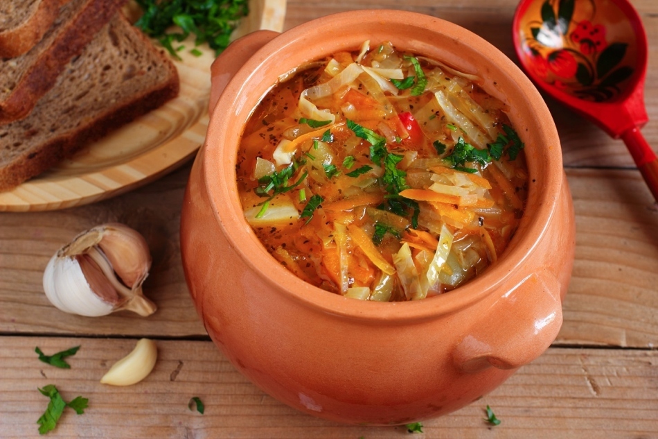 Zure koolsoep: stap voor stap recept. Hoe kook je heerlijke zure koolsoep met vlees, mager, paddestoel, vegetarisch, dieet?