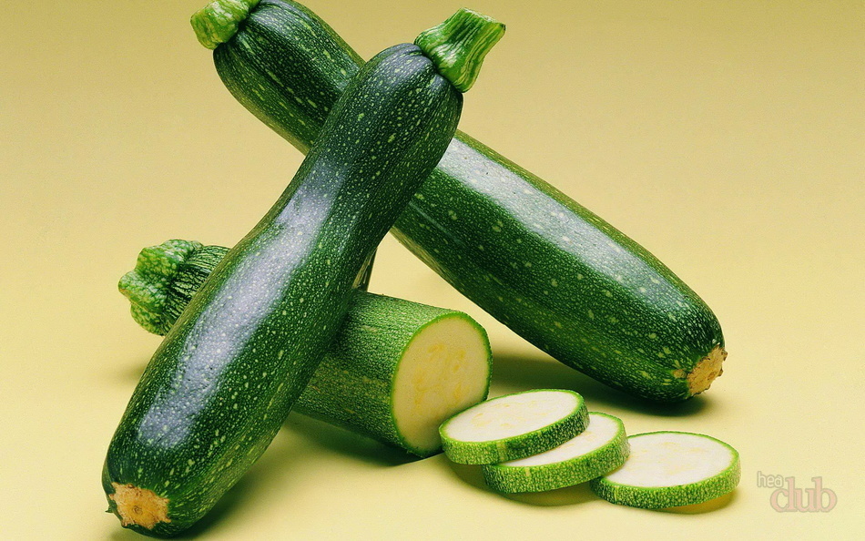 Wat om te koken van courgette snel en heerlijk? Courgettes in Koreaans snel, gevuld, gebakken met kaas, tomaten, knoflook, in gehavend rundvlees: recepten