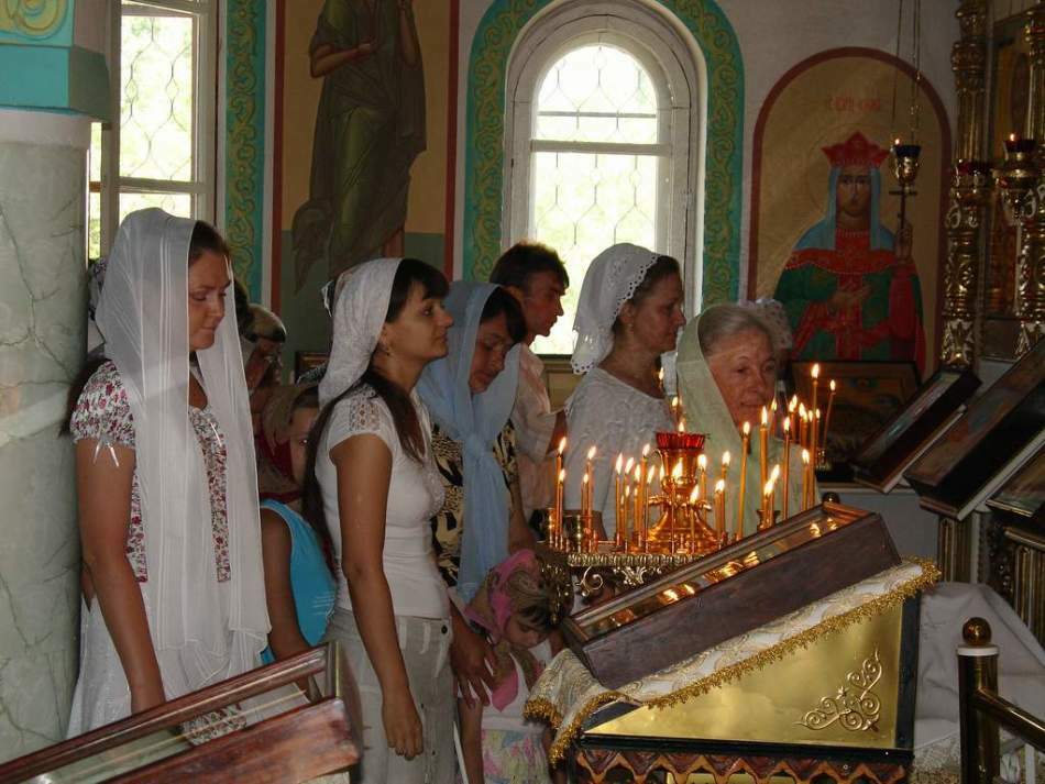 Kuidas korralikult käituda kirikus, õigeusu kirikus, kiriku sissepääsu juures, tempel: reeglid, memo. Kuidas käituda koguduses ja templis teenistuses, ülestunnistusel, matustel, soborningil, liturgial, reekviemil, sakramendil, pulmadel?