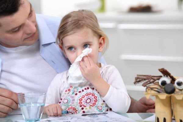 Het wegwerken van Rhinitis bij kinderen