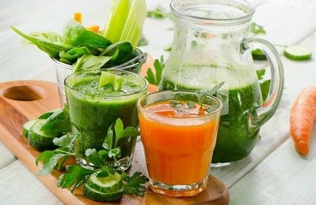 Smoothie buah-seledri akan membantu Anda menurunkan kilo kargo!