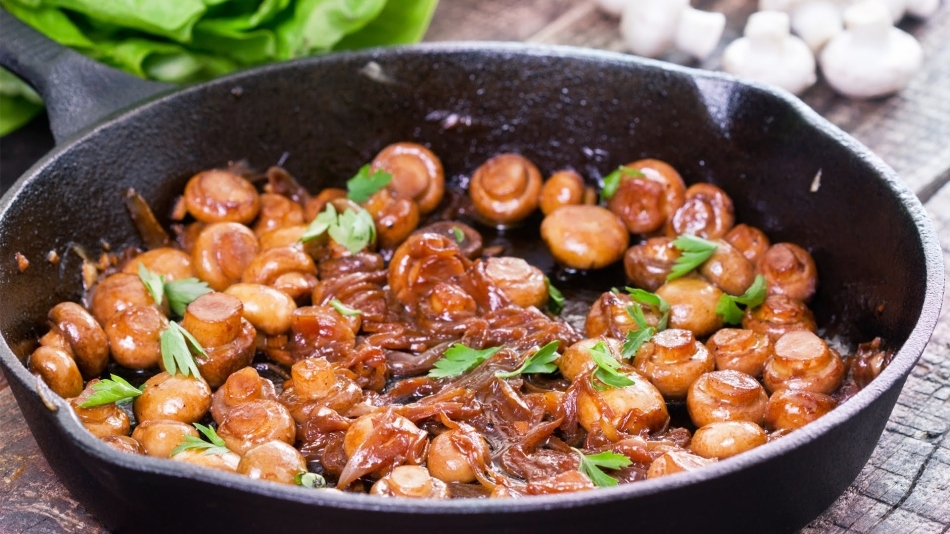 Hoeveel jaar kun je paddenstoelen eten voor kinderen? Kunnen kinderen witte champignons, champignons, oesterzwammen, cantharellen, morieljes, gebakken champignons eten?