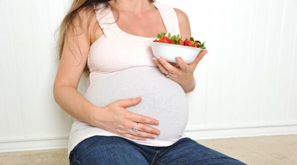 Koristi in škode jagod za nosečnice