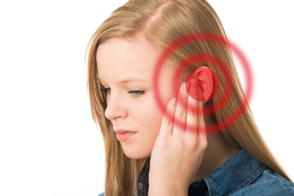 Bij het wassen van de neus, na het zwembad, zwemmen, kwam er water in het oor en het werd gelegd: wat te doen, hoe giet je water uit het oor? Pijn in het oor na het wassen van de neus: wat te doen?