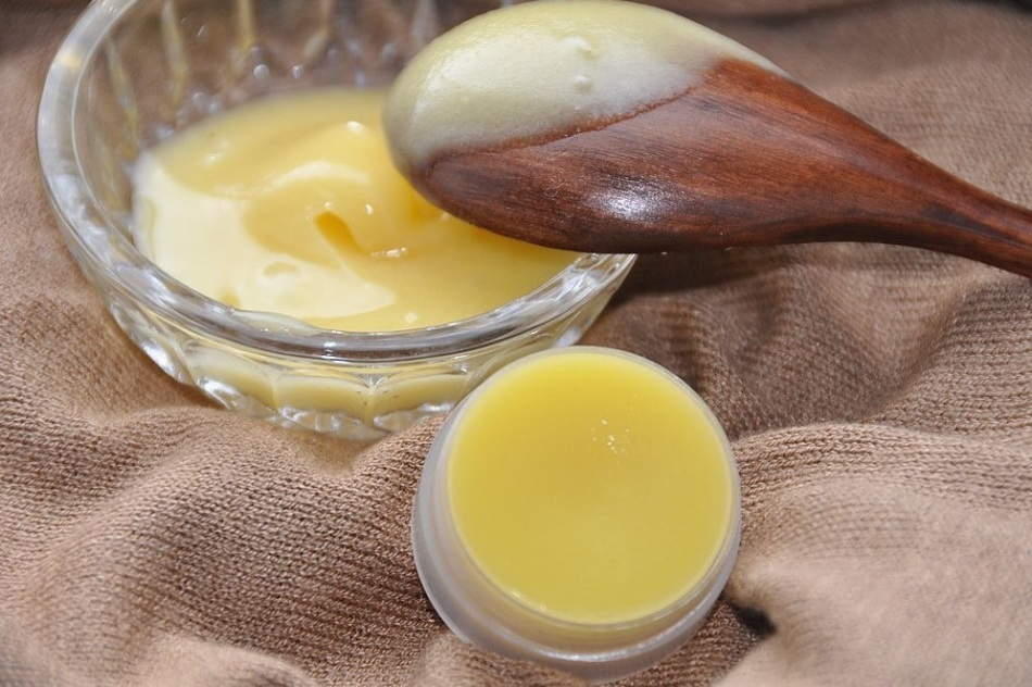 Lip balms med dine hænder.3 bedste lækkerbalsam opskrifter. Honning-, chokolade- og havtornet læbebalsam