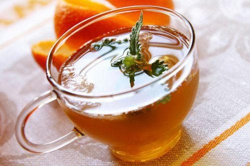 cytryna z pomarańczą w herbacie