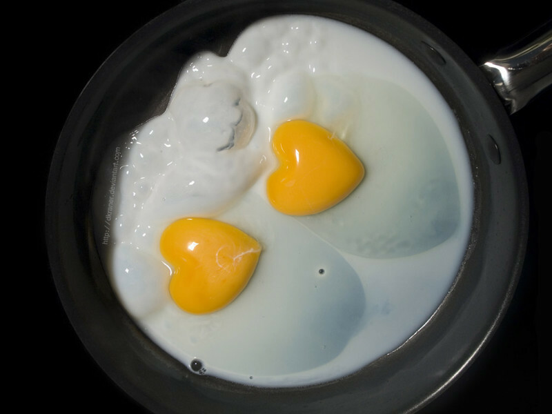 Fried eggs - high-calorie dish.