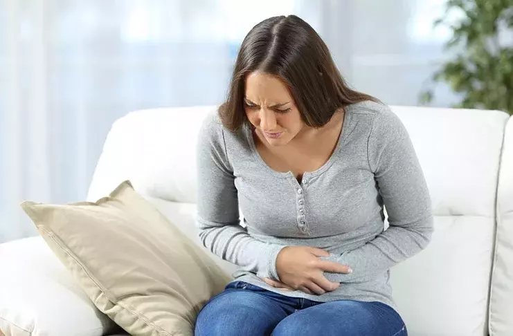 Trekt de onderbuik in het midden van de cyclus: de maag doet pijn zoals tijdens de menstruatie (reden)