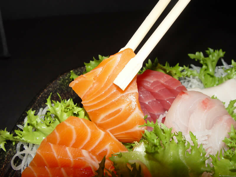 Hoe stokjes te houden voor sushi