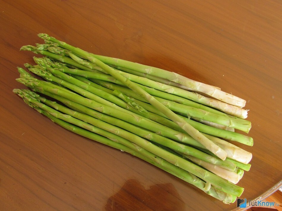 Wat is asperges, hoe ziet het eruit? Asperge groen, wit, soja, medicinaal: gebruik en schade aan het lichaam, waarde, samenstelling, vitamines, calorische inhoud per 100 gram