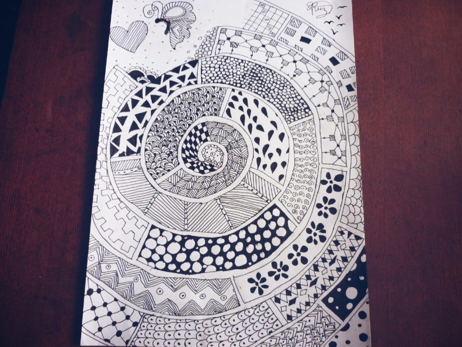 Techniek van het tekenen van zentangle en dudling. Tekeningen in de stijl van dudling in fasen potlood en op de nagels voor beginners