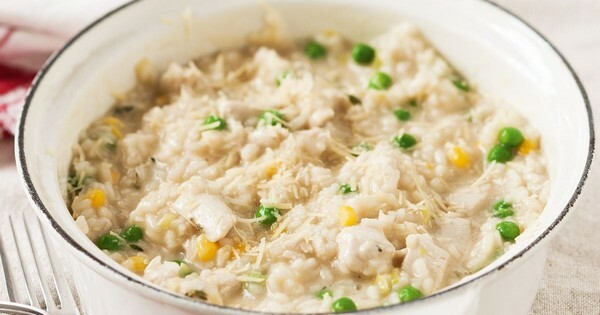 Uma nova receita deliciosa e saudável em seu livro de receitas - arroz com milho