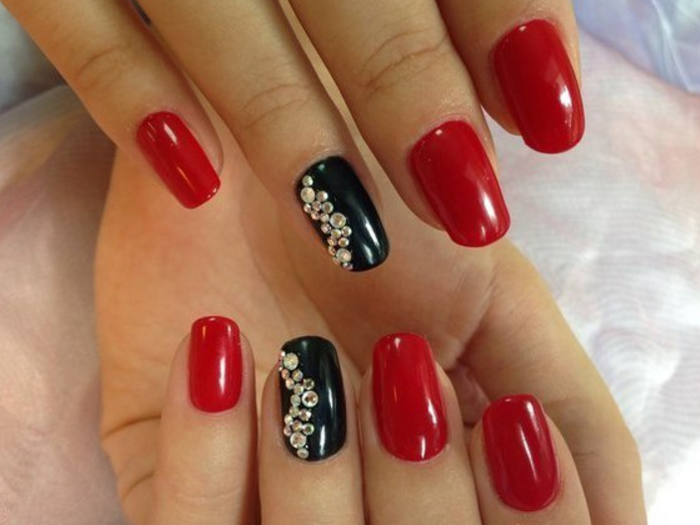 Manicure under a red dress and black shoes for short and long nails.