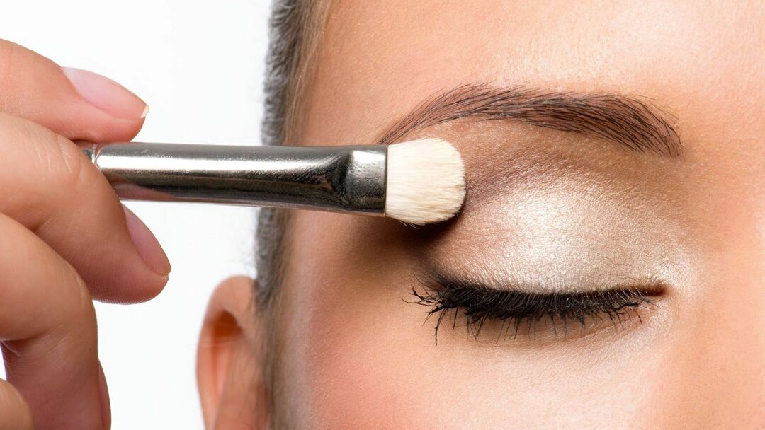 Make-up om kleine ogen te vergroten