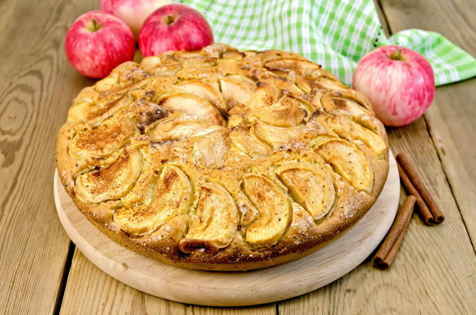 Charlotte weelderig met appels in de oven: eenvoudig en heerlijk klassiek recept stap voor stap van de foto. De lekkerste Charlotte met appeltjesgestremde melk, koekje, dieet, mager, met honing, kersen, van kort gebak: een recept