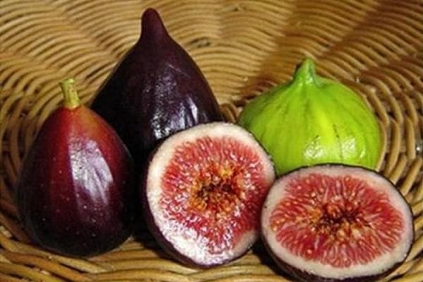 Prepare puree from fresh figs